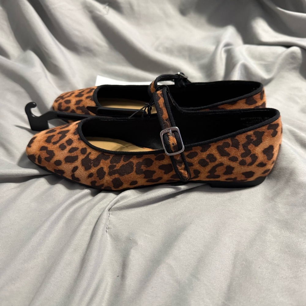 Time and Tru women’s flats
